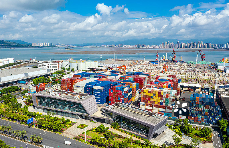 厦门自贸区东渡港集装箱堆场图片素材
