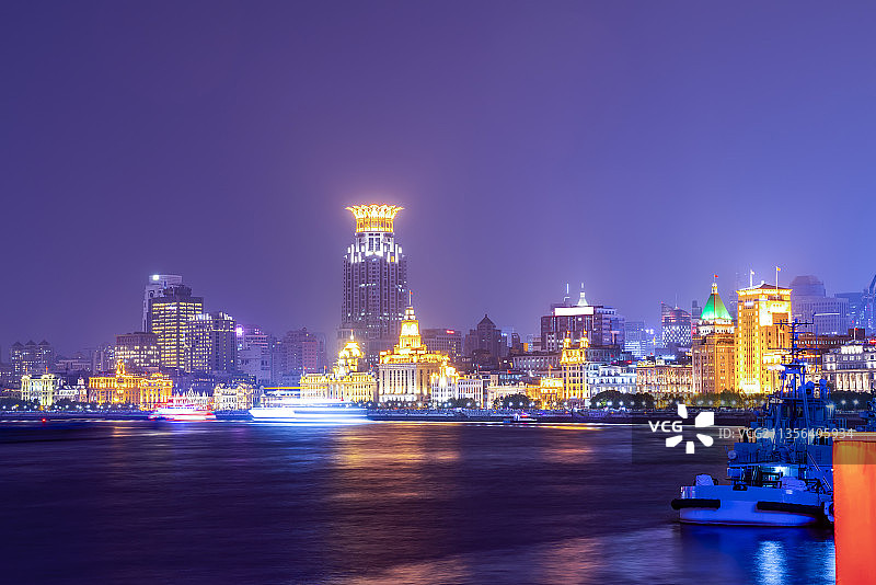 上海外滩老建筑景观夜景图片素材