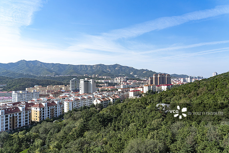 中国山东威海城市风光红房顶的楼房图片素材