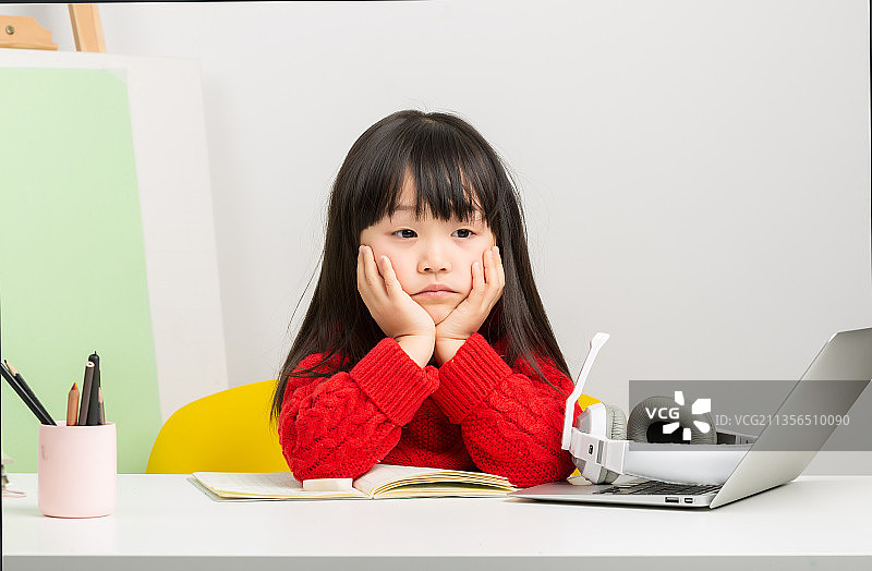 上网课发带的孩子图片素材