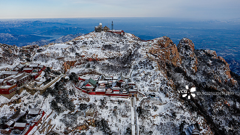 泰山第一场雪，雪后看泰山图片素材