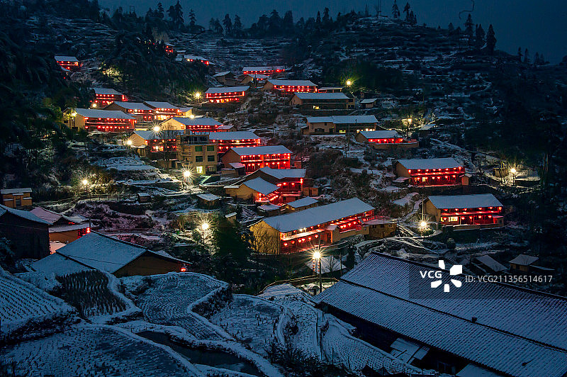 浙江省丽水市景宁畲族自治县东坑镇大张坑村畲寨夜景图片素材