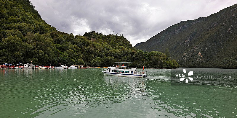 西藏，林芝，巴松湖，森林公园。图片素材