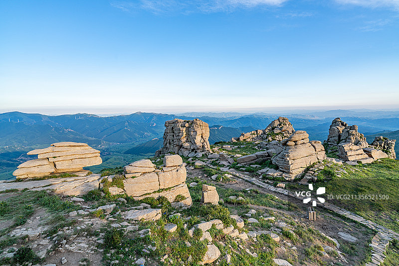 夏季冰山梁山顶岩石冰石林图片素材