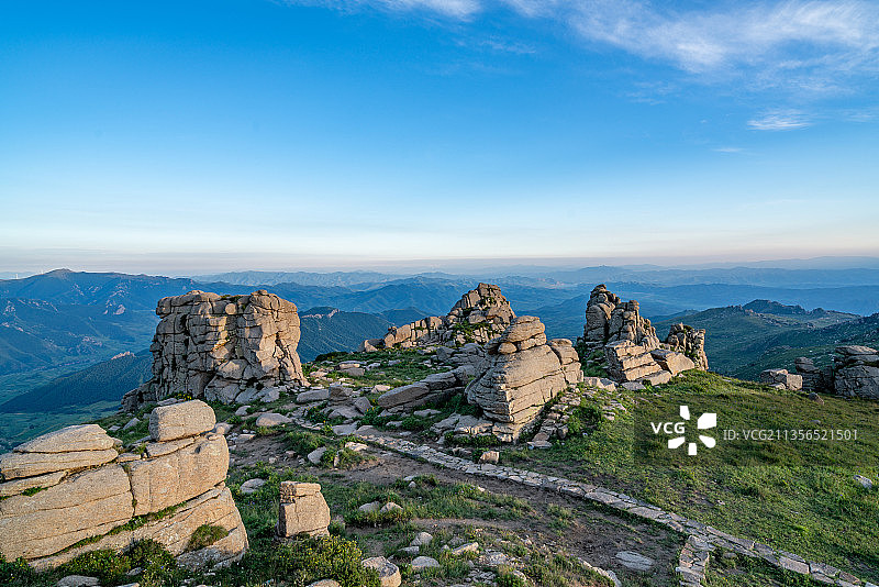 夏季冰山梁山顶岩石冰石林图片素材