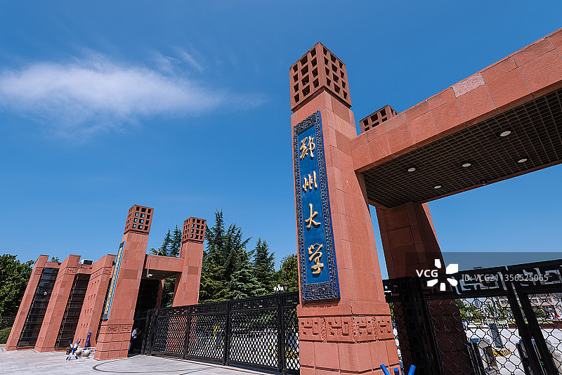 郑州大学总校校门正门建筑图片素材
