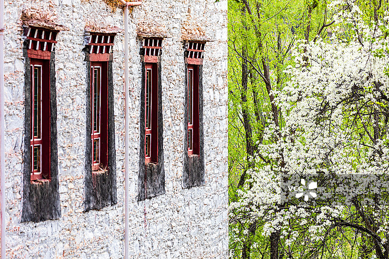 四川甘孜丹巴中路藏寨图片素材