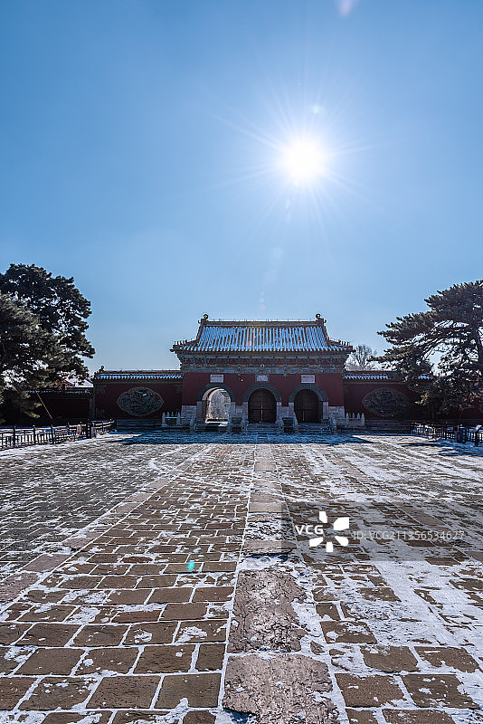 冬天雪后中国辽宁沈阳清昭陵的正红门图片素材