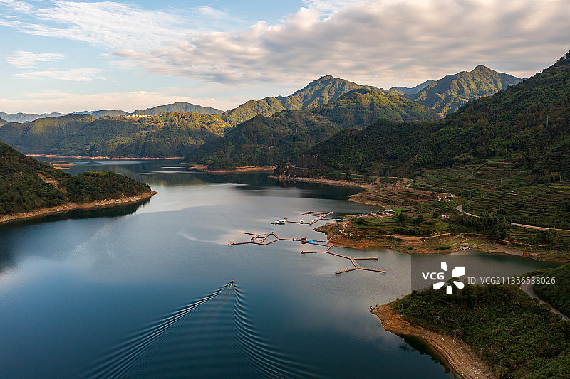 瓯江上游小溪流域千峡湖秋色图片素材