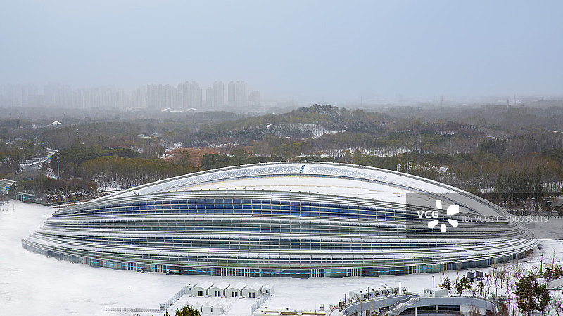 北京国家速滑馆冰丝带雪景图片素材