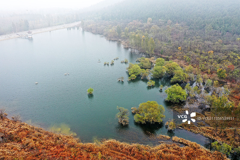 山东枣庄薛城区杨峪水库秋日美景图片素材