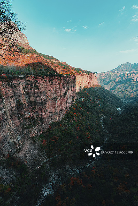 河南郑州新乡太行山脉万仙山景区峡谷岩石地质构造景观图片素材