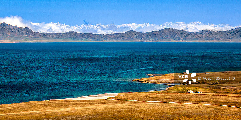 深秋赛里木图片素材