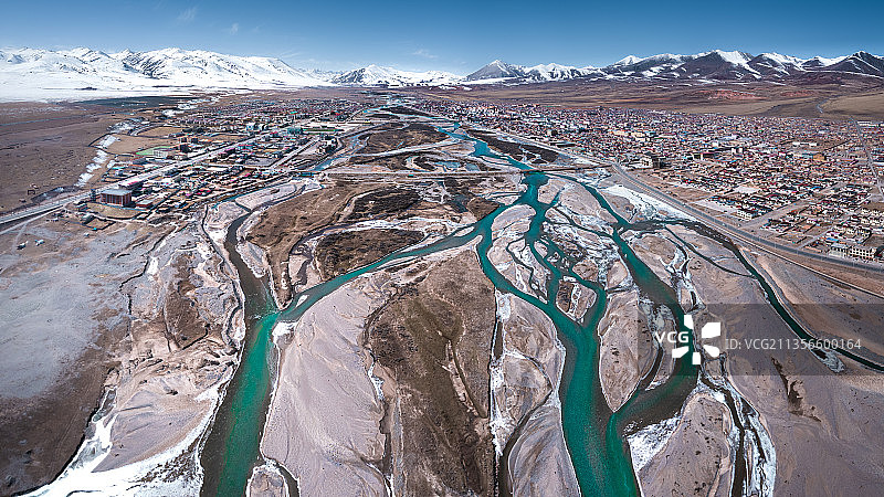 航拍青海省玉树州治多县全景雪景图片素材