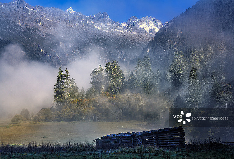 甘孜九龙伍须海清晨图片素材