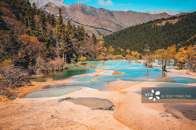 中国四川阿坝黄龙风景区争艳池秋景图片素材
