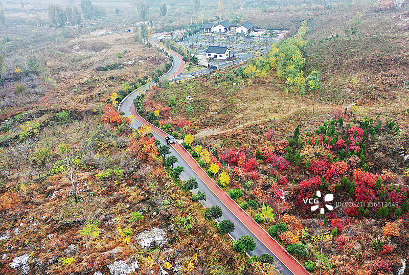 山东枣庄凤凰绿道沿线秋景如画图片素材