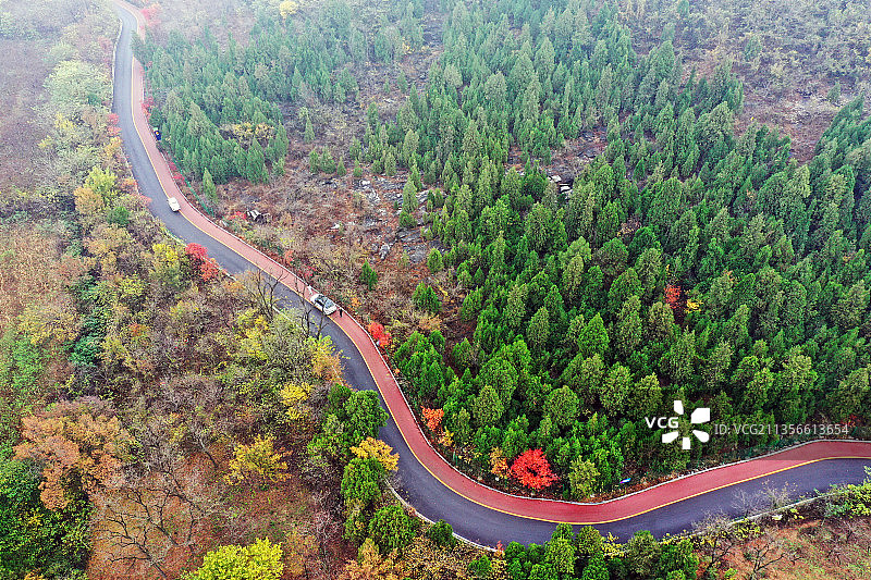 山东枣庄凤凰绿道沿线秋景如画图片素材