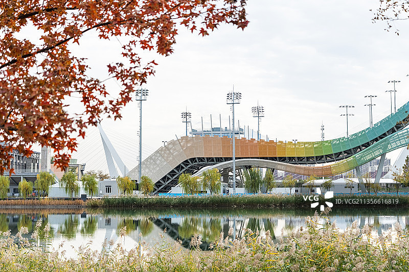 秋季的北京首钢园冬奥滑雪大跳台图片素材