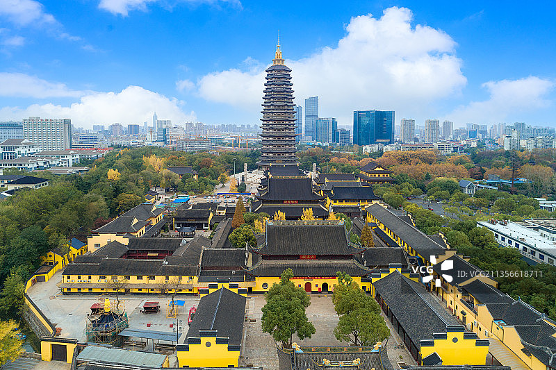 航拍中国江苏省常州红梅公园天宁禅寺天宁塔建筑全貌图片素材