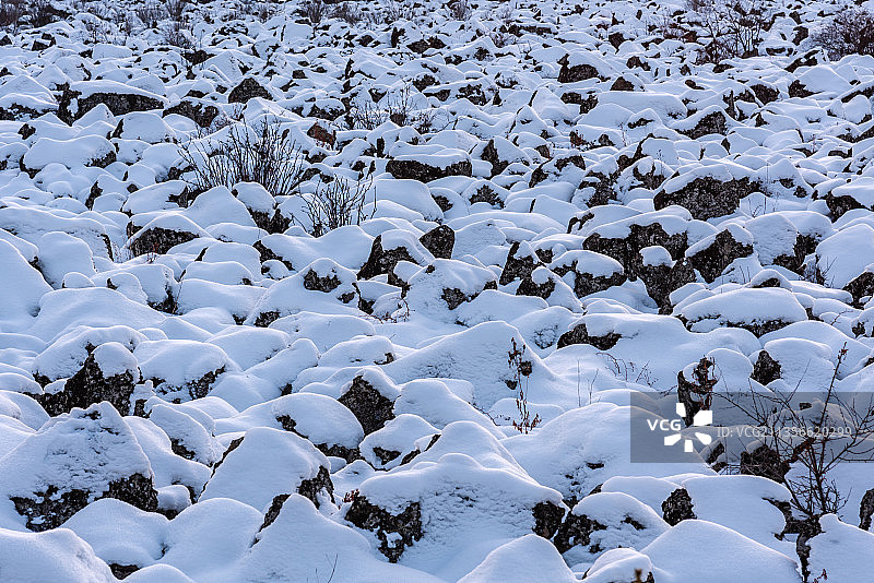 冬天雪后的黑龙江伊春红星火山地质公园大小石海图片素材