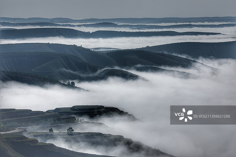 雾天顶天景观景观 层层叠叠的梯田云海拍摄于原州区程儿山图片素材