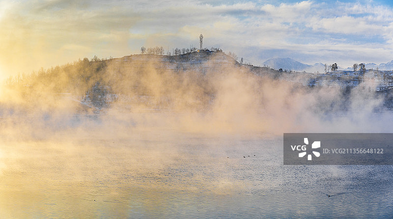 蚂蚁沟水库晨雾图片素材