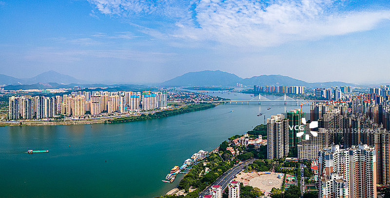 中国广东省清远市北江两岸建筑桥梁航拍景观图片素材