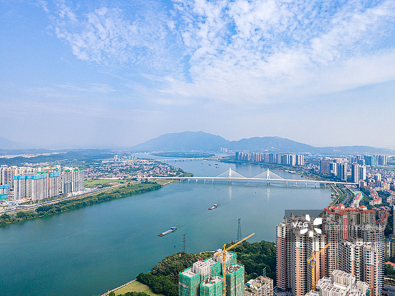 中国广东省清远市北江两岸建筑桥梁航拍景观图片素材