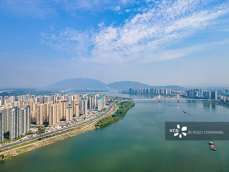 中国广东省清远市北江两岸建筑桥梁航拍景观图片素材