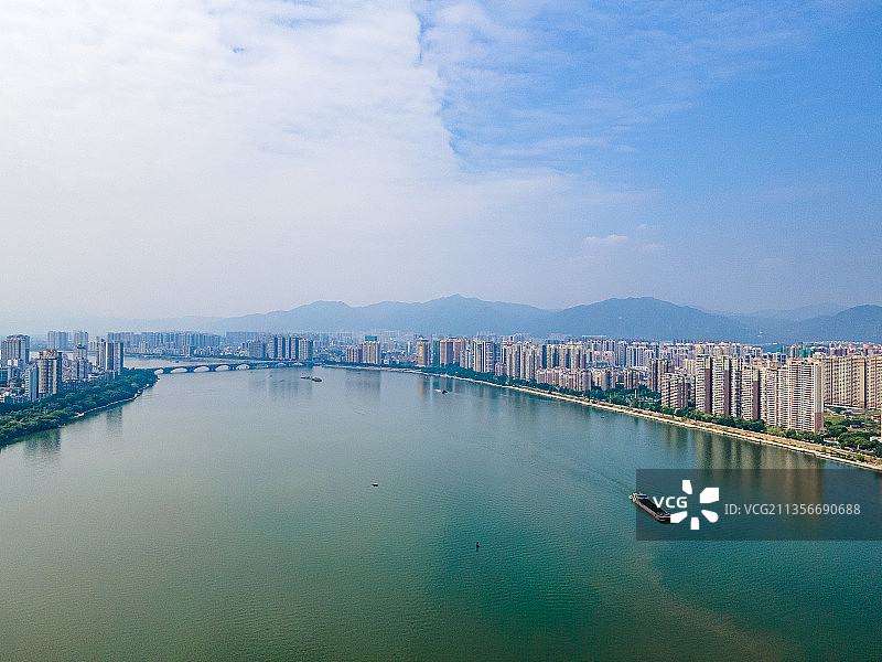 中国广东省清远市北江两岸建筑桥梁航拍景观图片素材