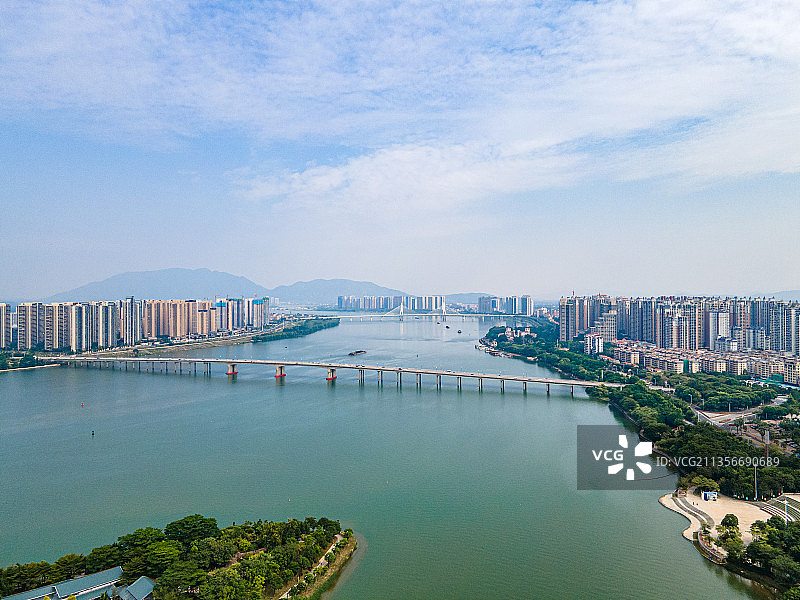 中国广东省清远市北江两岸建筑桥梁航拍景观图片素材