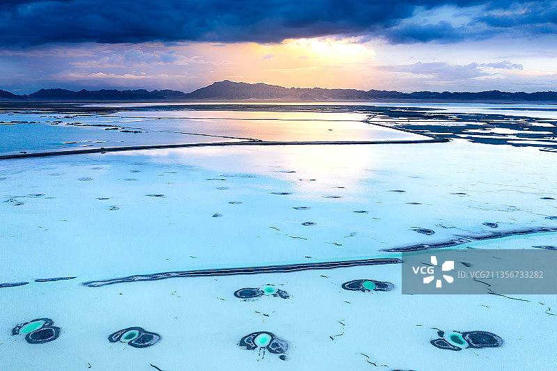 翡翠湖,矿物质,矿石,盐湖,著名景点,地形,地貌,自然,湖面图片素材