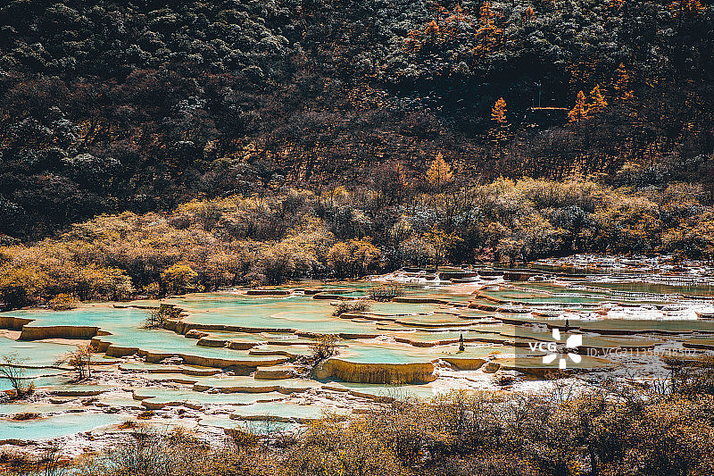 中国四川阿坝松潘县黄龙国家级风景区五彩池秋景图片素材