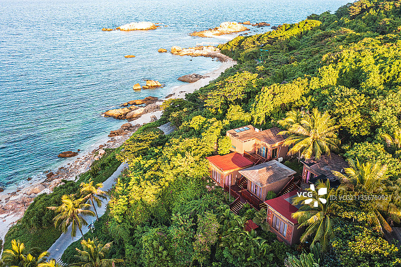 海南省三亚市海棠区蜈支洲岛旅游风景区云海别墅图片素材