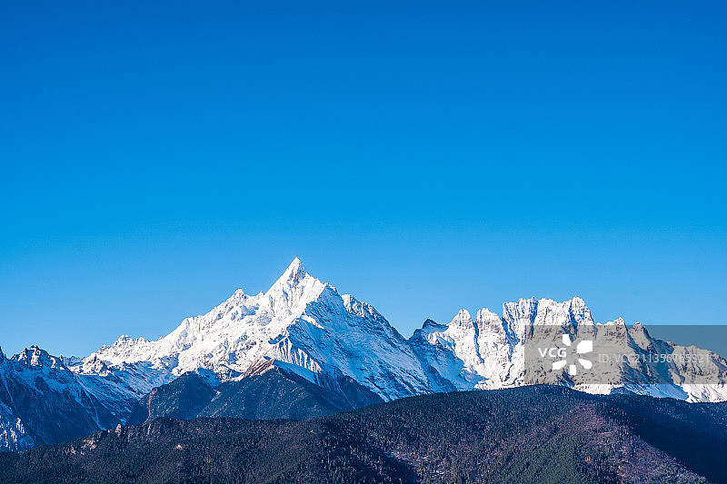 云南 梅里雪山 缅茨姆峰图片素材