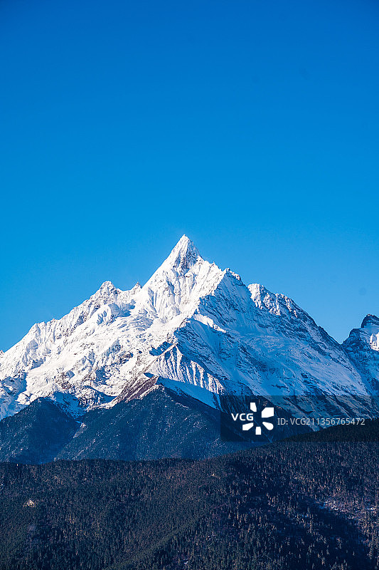 云南 梅里雪山 缅茨姆峰图片素材