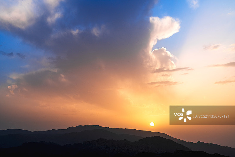 平山湖大峡谷落日图片素材