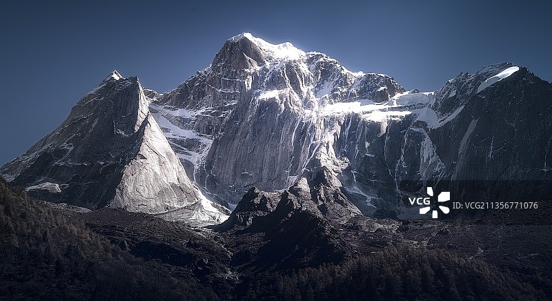 木骡子的山峰图片素材