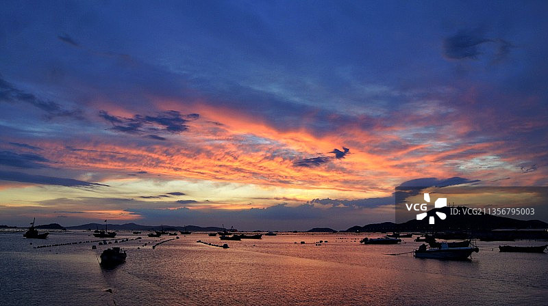 暴雨后的晚霞图片素材