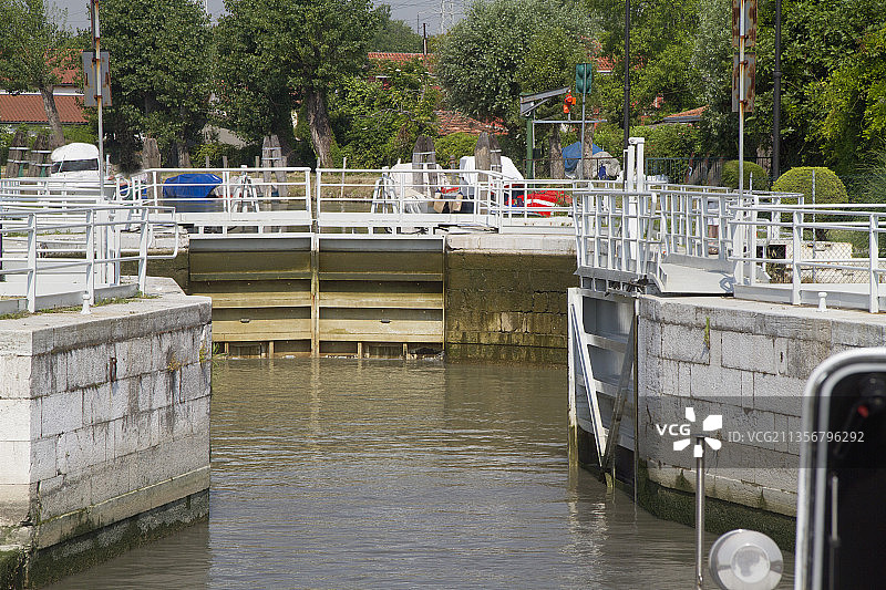 布伦塔运河上的锁图片素材