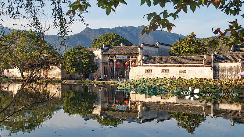 黄山脚下，宏村徽派建筑 ，夕阳下的南湖书院格外幽静。图片素材