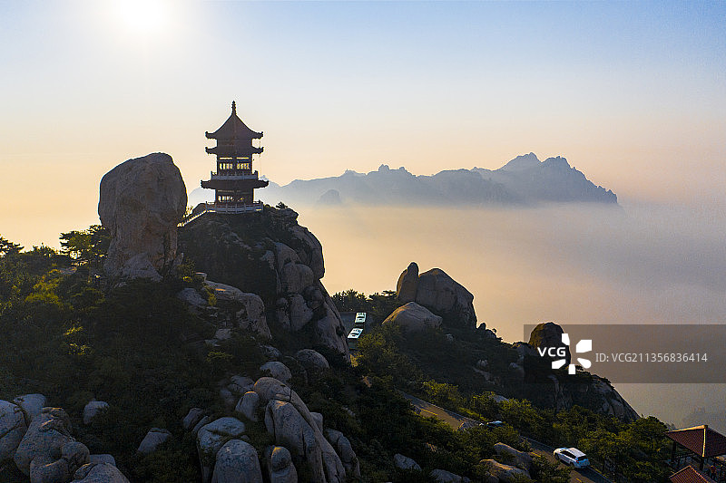 雾满山谷图片素材