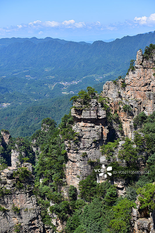 湖南省张家界市武陵源风景名胜区杨家界天然长城天波府航拍图片素材
