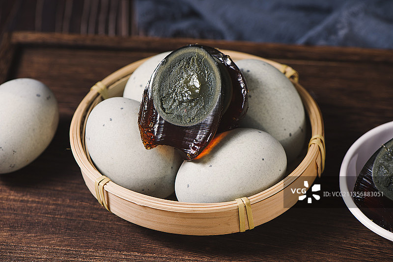 剥开的皮蛋松花蛋图片素材