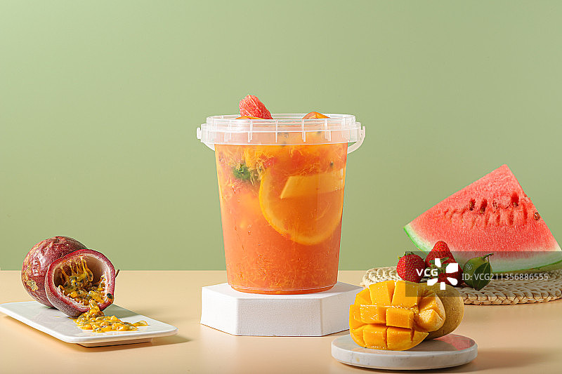 水果茶，大桶水果茶，奶茶，热门饮品，网红饮品，鲜果茶图片素材
