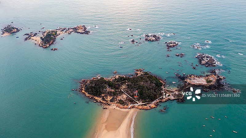 航拍视角下的海岛图片素材