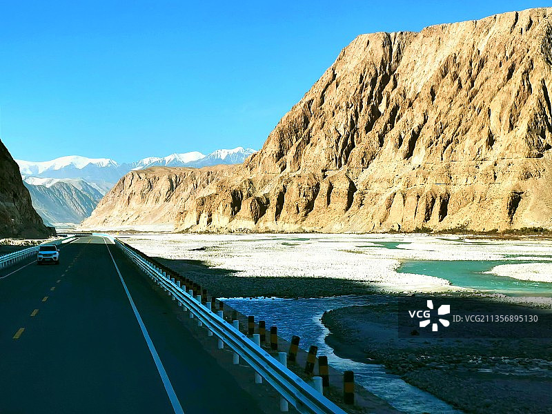 碧空映衬下的风景图片素材