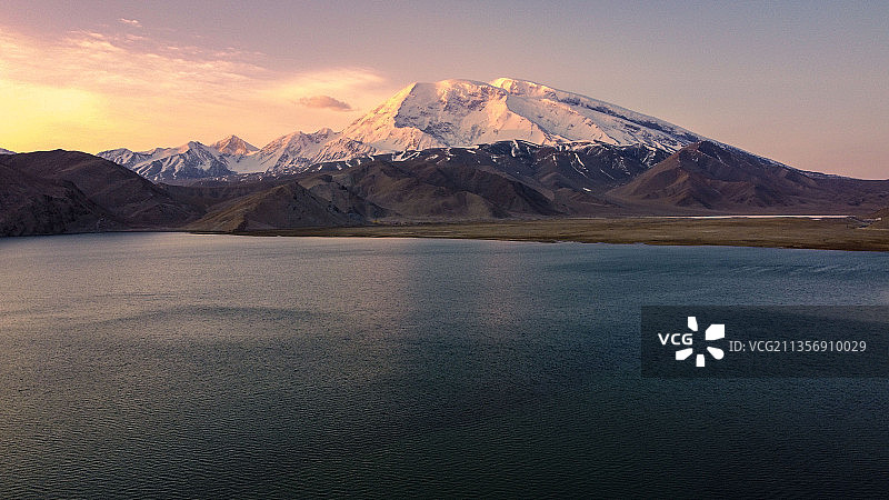 慕士塔格峰图片素材