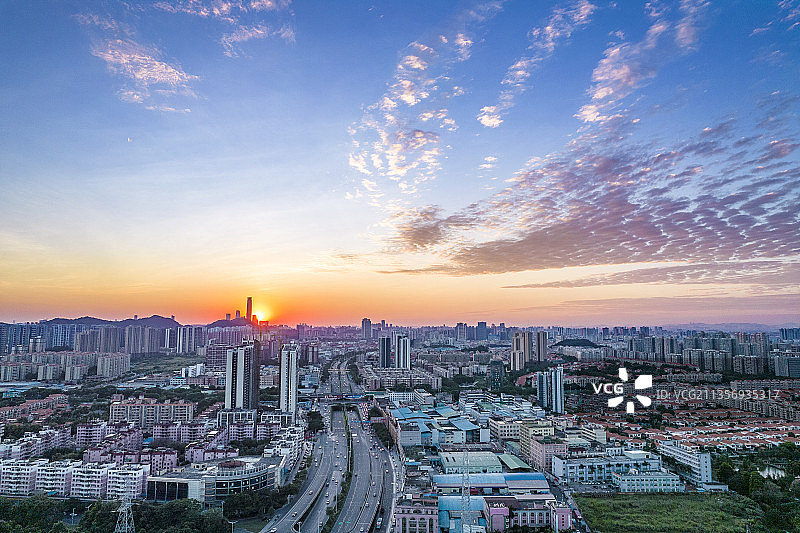 夕阳下的东莞 广东省东莞市寮步镇图片素材